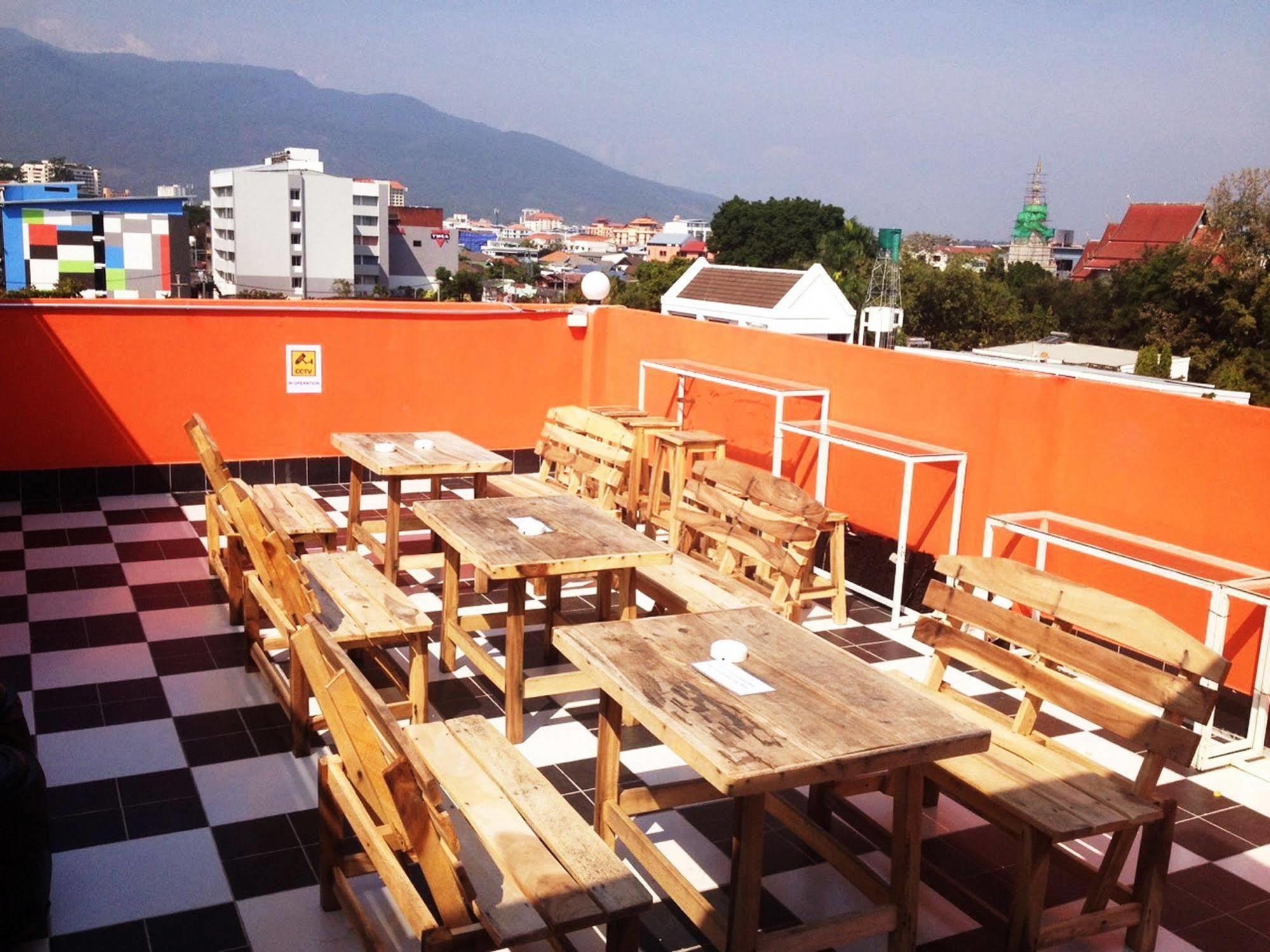 Safe And Sound Hostel Τσιάνγκ Μάι Εξωτερικό φωτογραφία